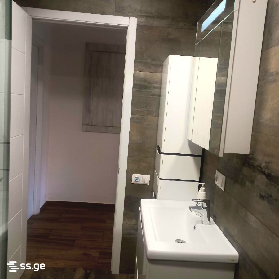 8 Room Private House For Sale view 4