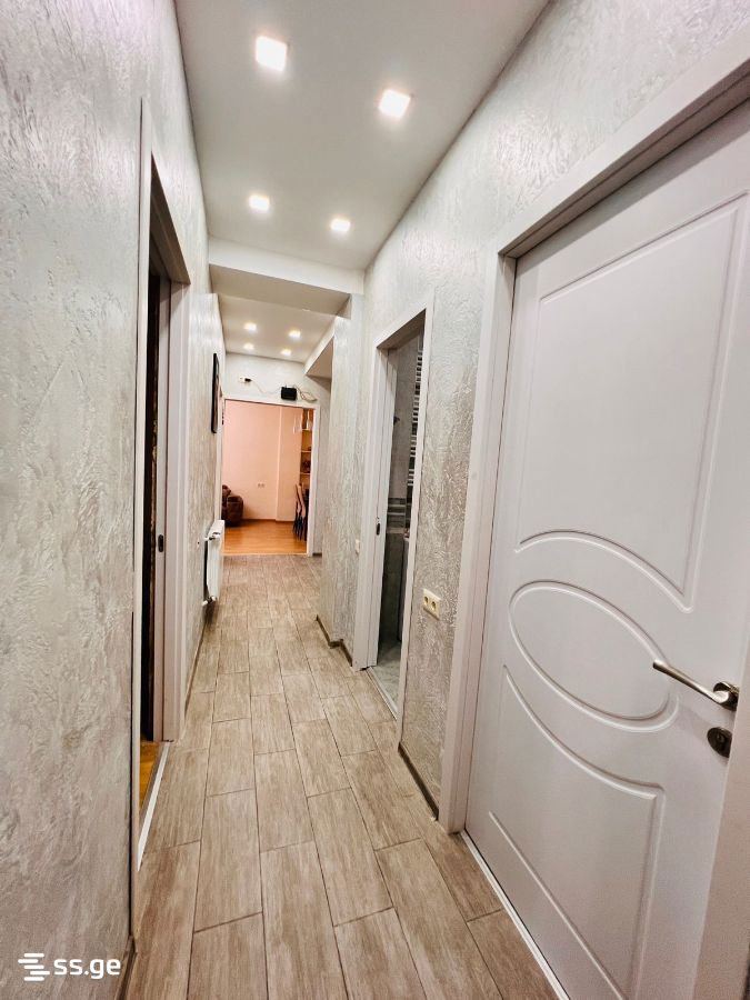 4 Room Flat Daily Rent. Vake view 6