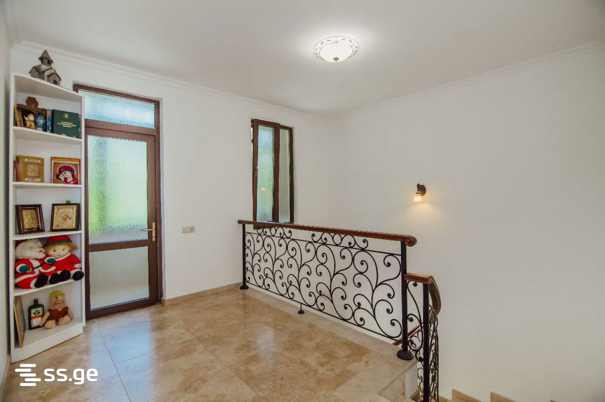 6 Room Private House For Rent. Makhindjauri view 9