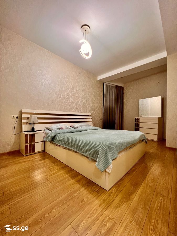 4 Room Flat Daily Rent. Vake view 3