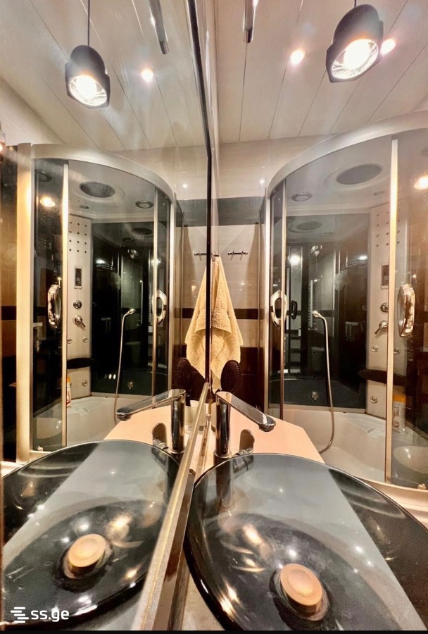 3 Room Flat Daily Rent. Vake view 8