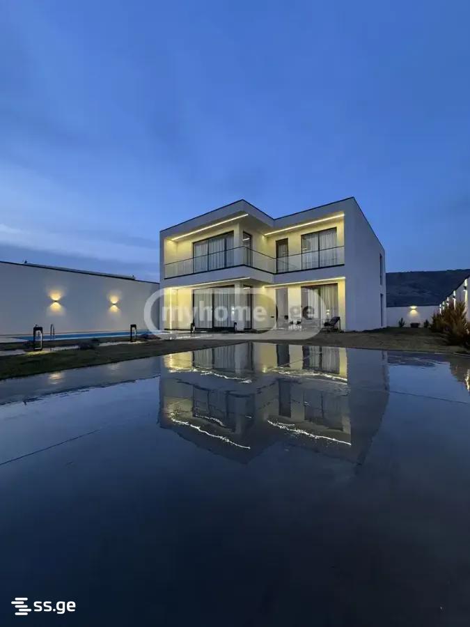 8 Room Private House For Sale view 1