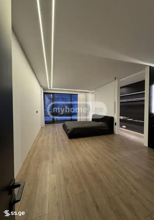 8 Room Private House For Sale view 7