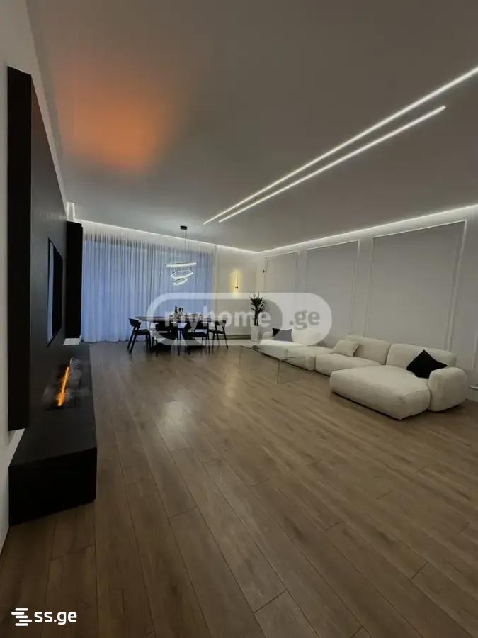 8 Room Private House For Sale view 3