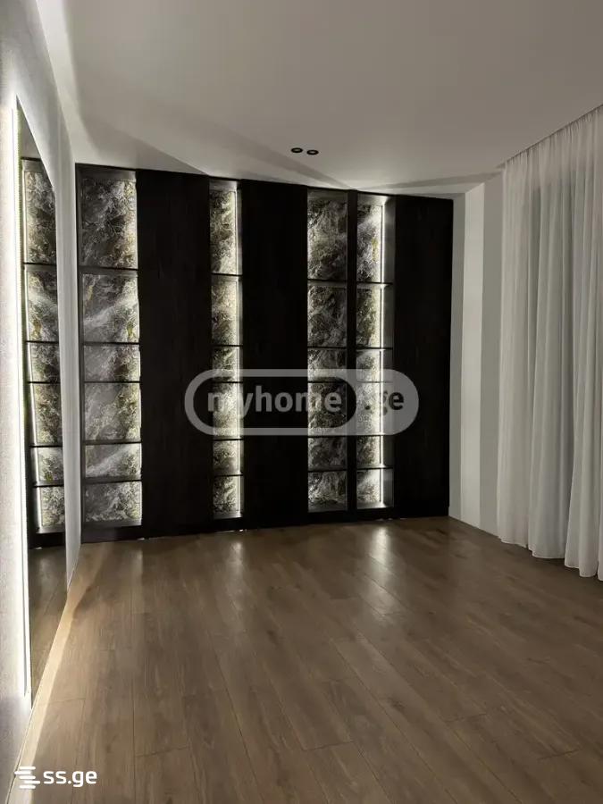 8 Room Private House For Sale view 10
