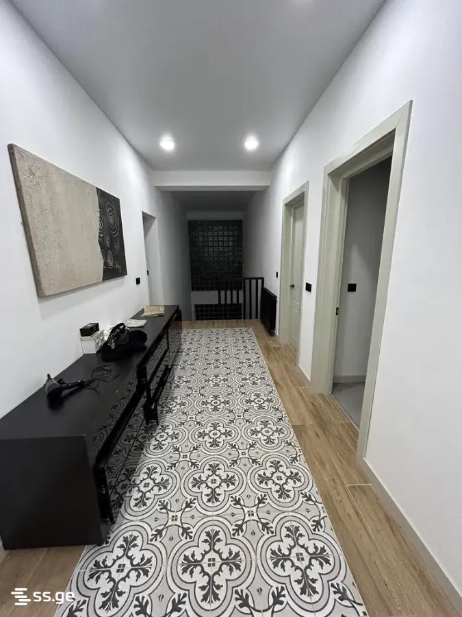7 Room Private House For Sale view 4