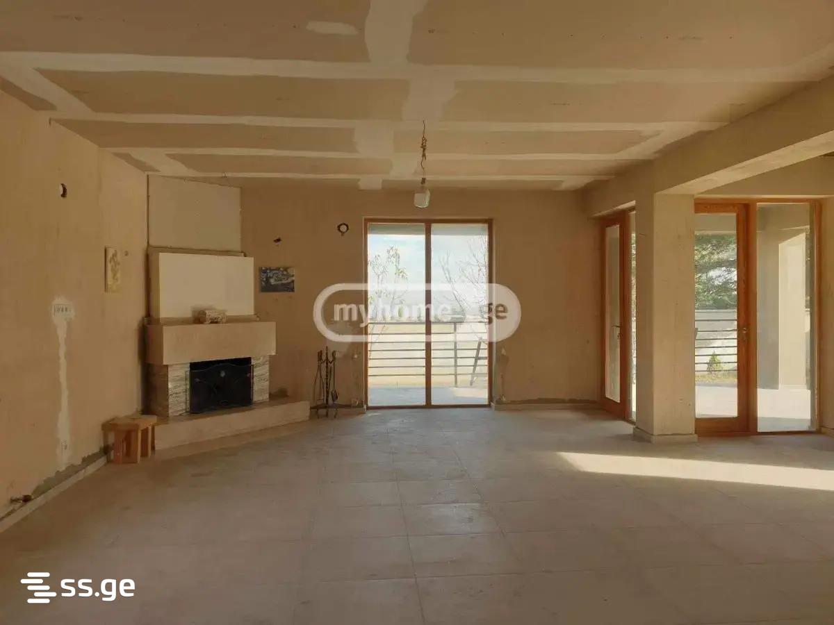 7 Room Private House For Sale view 2