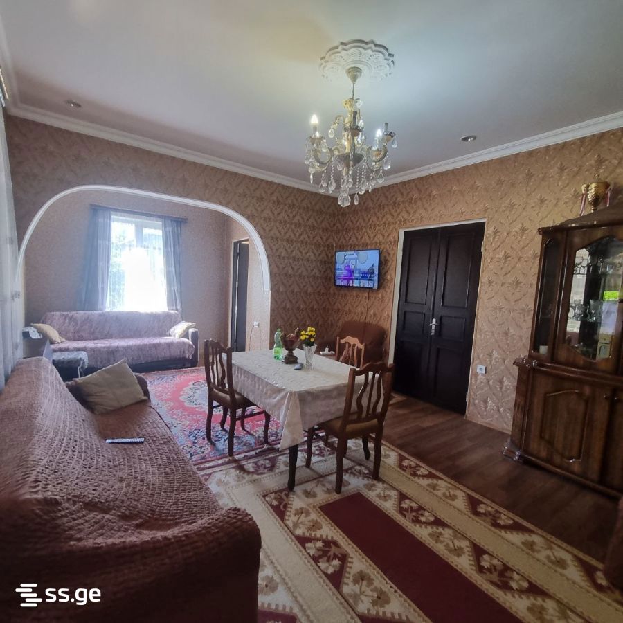 6 Room Private House For Sale view 2