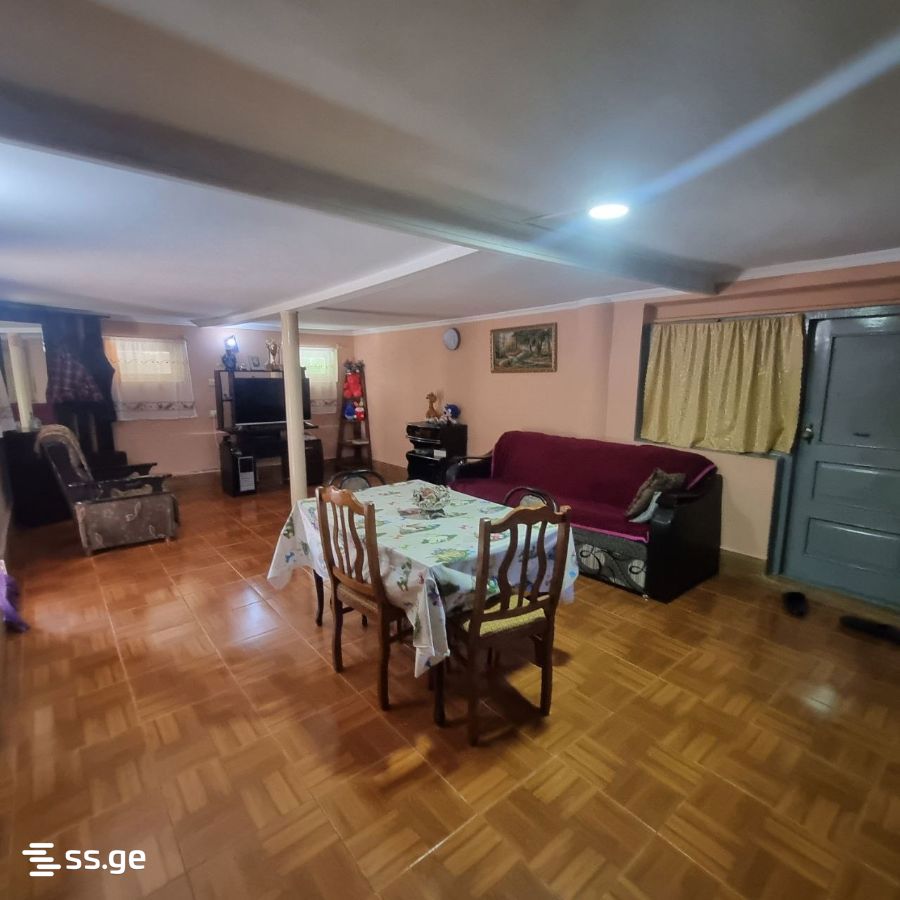 6 Room Private House For Sale view 3