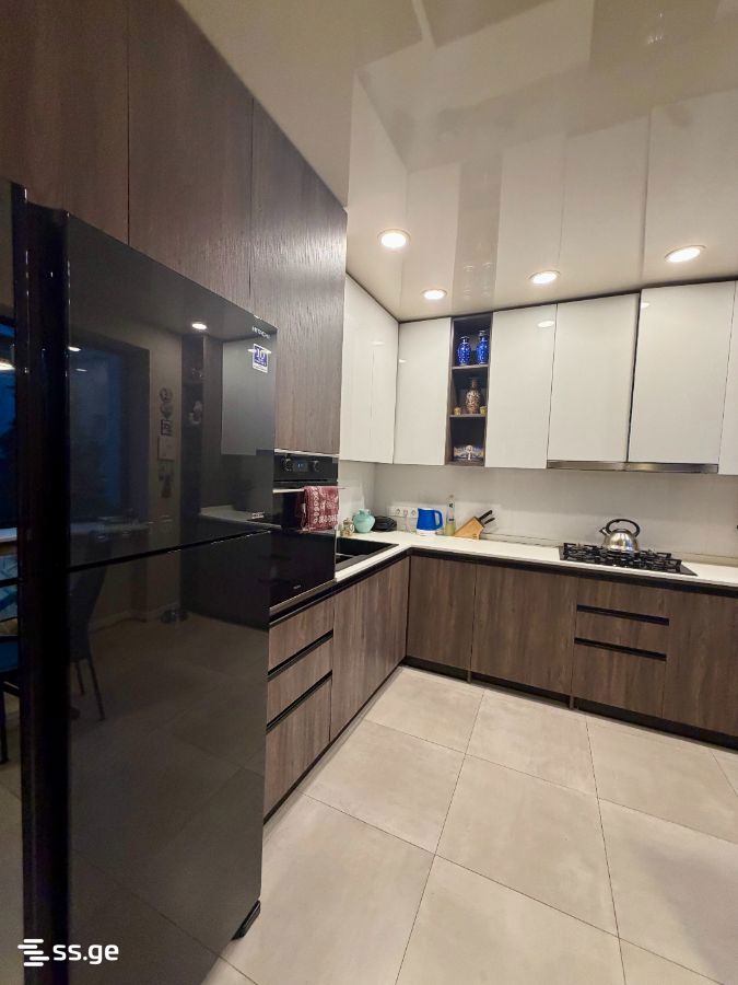 Продажа 4-комната Квартира view 2