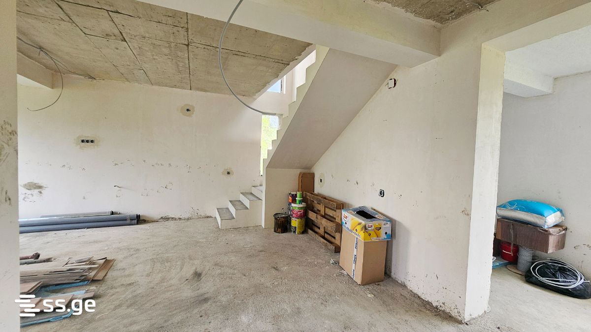 5 Room Private House For Sale view 3