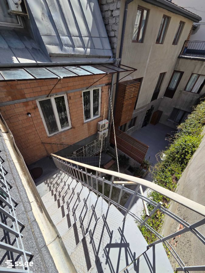 8 Room Private House For Rent. Sololaki view 2