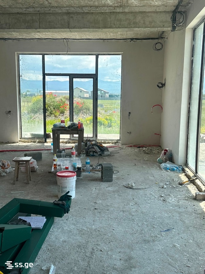 6 Room Private House For Sale view 2