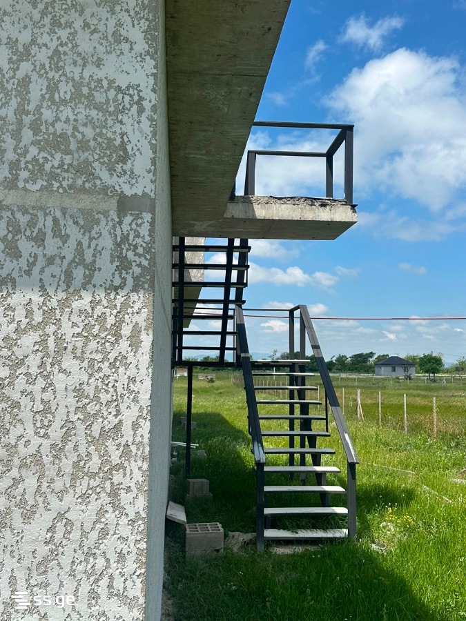 6 Room Private House For Sale view 3