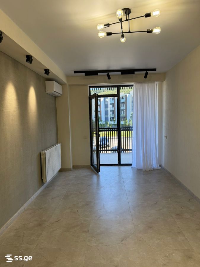 3 Room Flat For Sale, 2 of 4