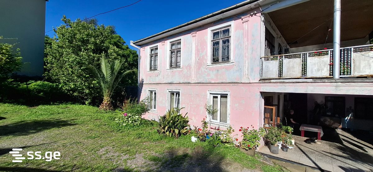 8 Room Private House For Sale view 1