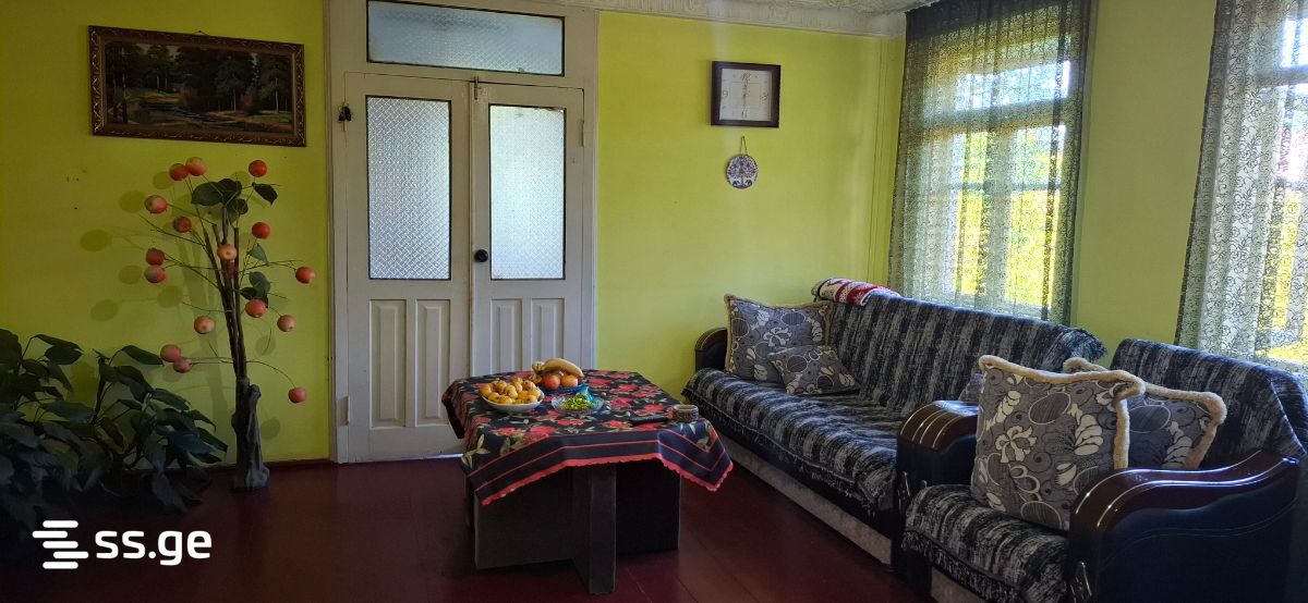 8 Room Private House For Sale view 2