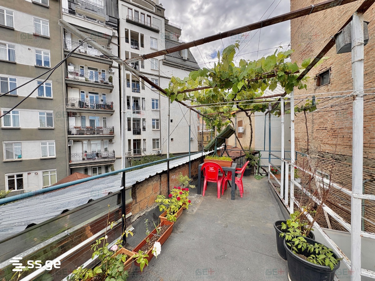 3 Room Private House For Sale view 5