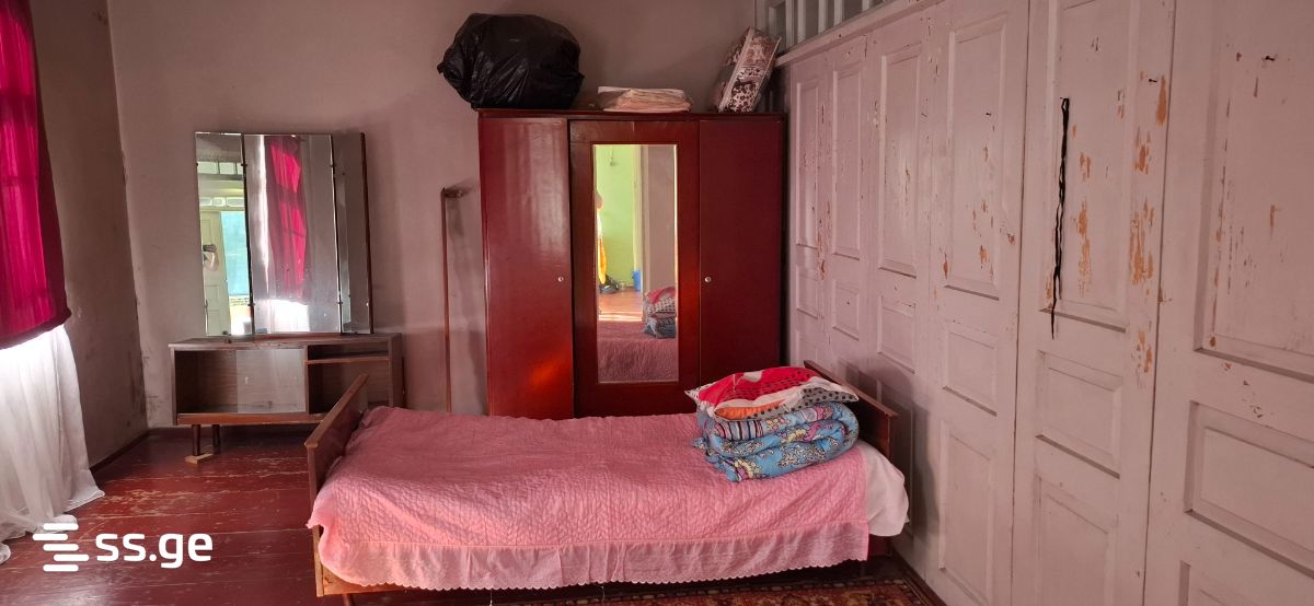 8 Room Private House For Sale view 5