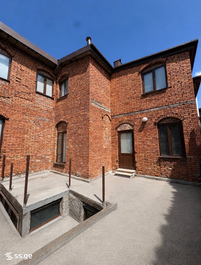 10 Room Hotel For Rent. Telavi, 1 of 4
