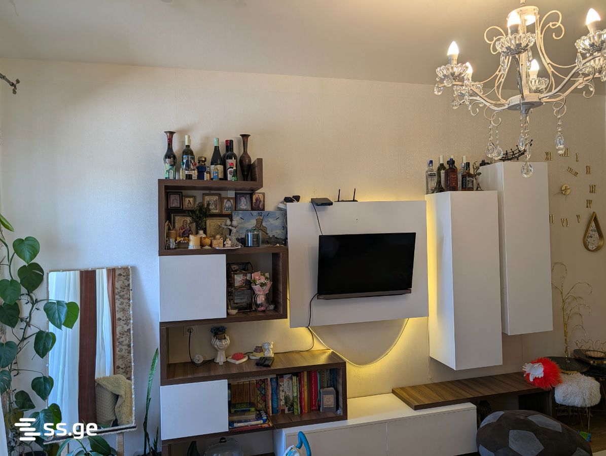 3 Room Flat For Sale, 2 of 4