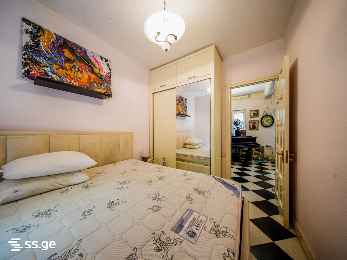 7 Room Private House For Sale view 8
