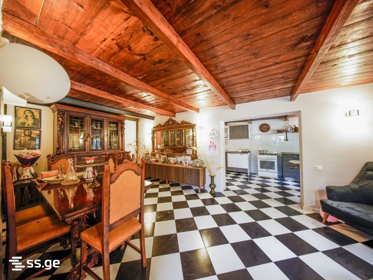 7 Room Private House For Sale view 12