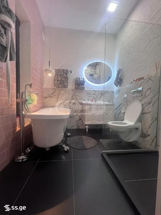 6 Room Private House For Rent. Mtatsminda, 1 of 11