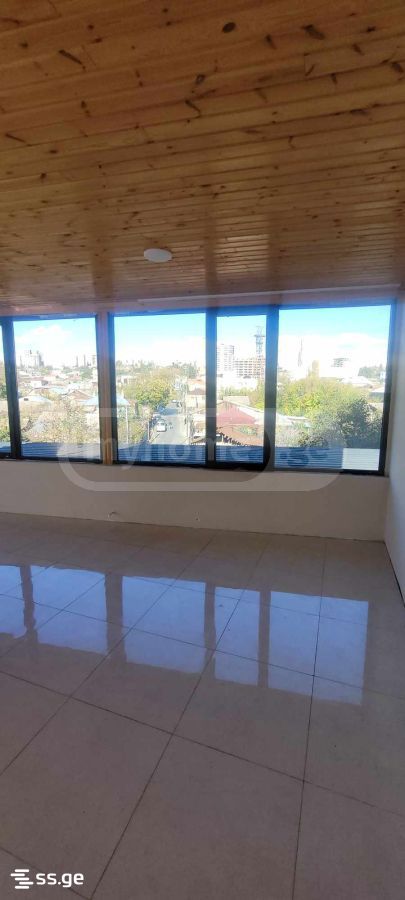Commercial Space For Rent. Isani view 1