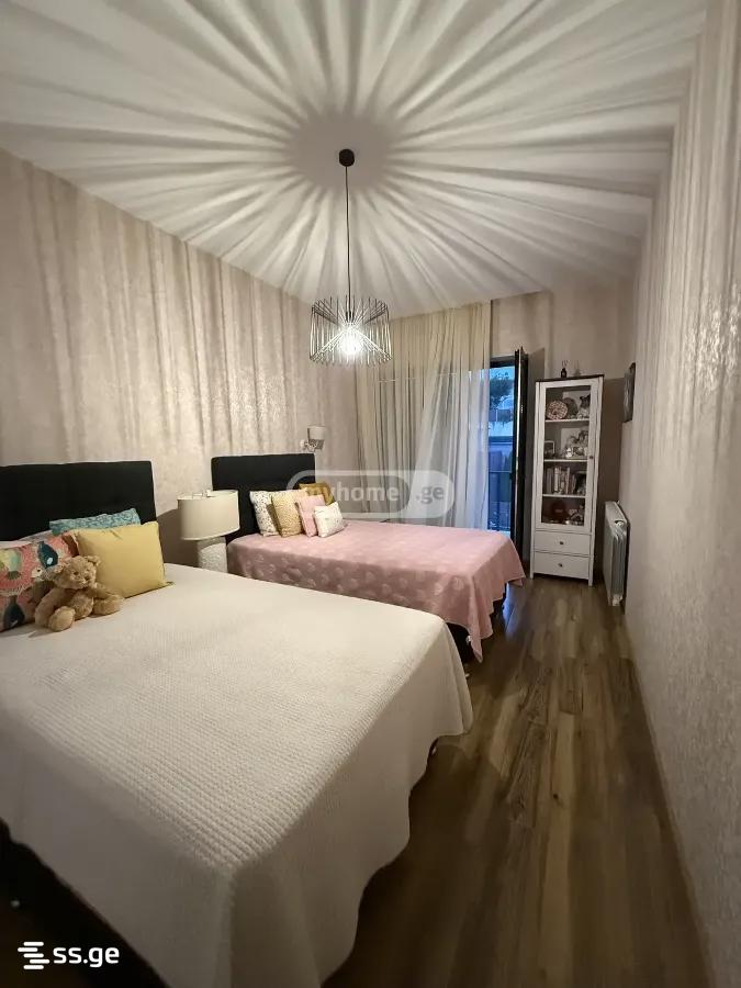 8 Room Summer Cottage For Rent. Mtatsminda view 3