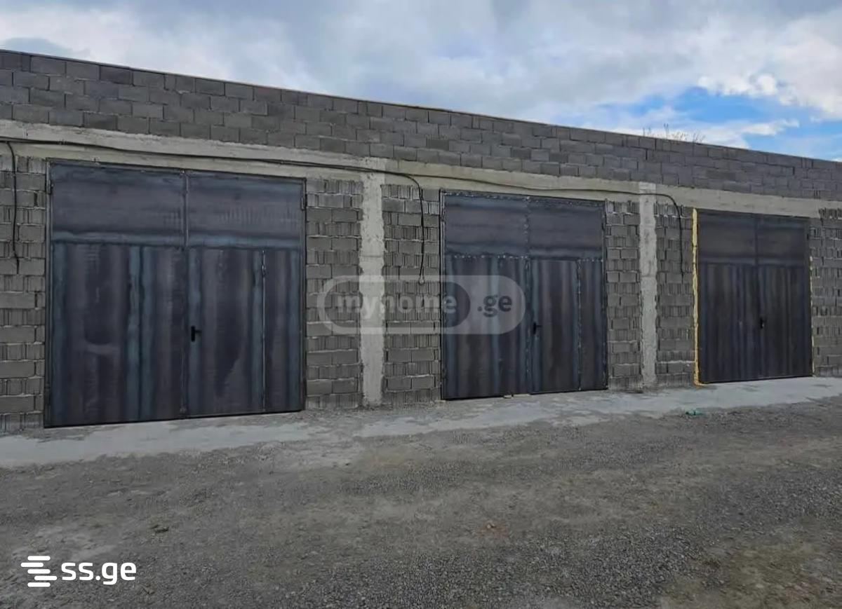 Store-Industrial Property For Rent. Gori view 2