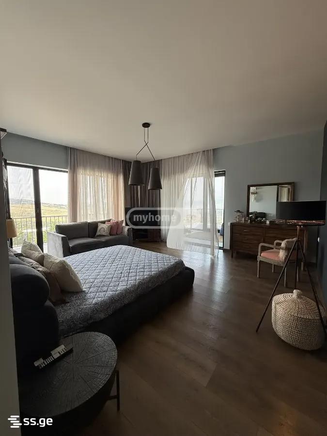 8 Room Summer Cottage For Rent. Mtatsminda view 1