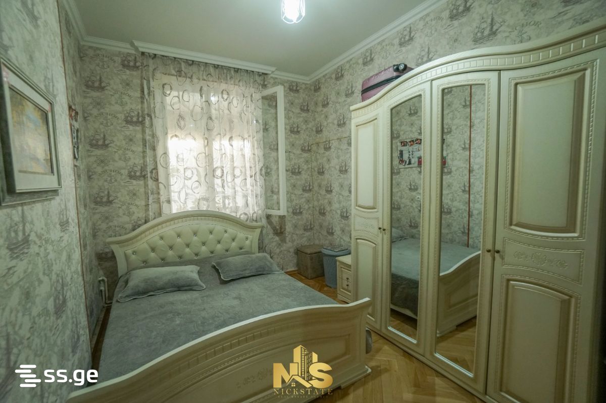 6 Room Private House For Sale view 12