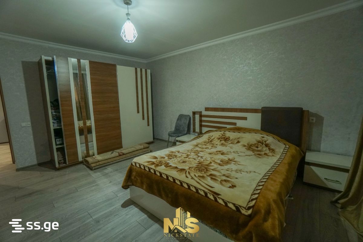 6 Room Private House For Sale view 2