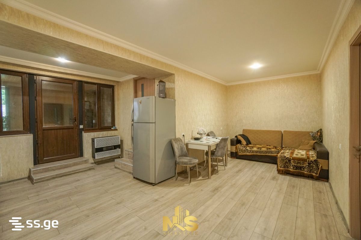 6 Room Private House For Sale view 1