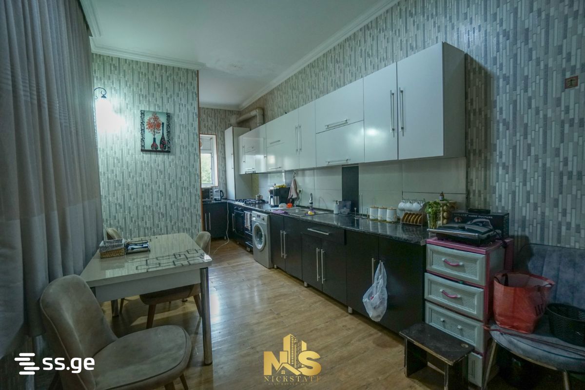 6 Room Private House For Sale view 8