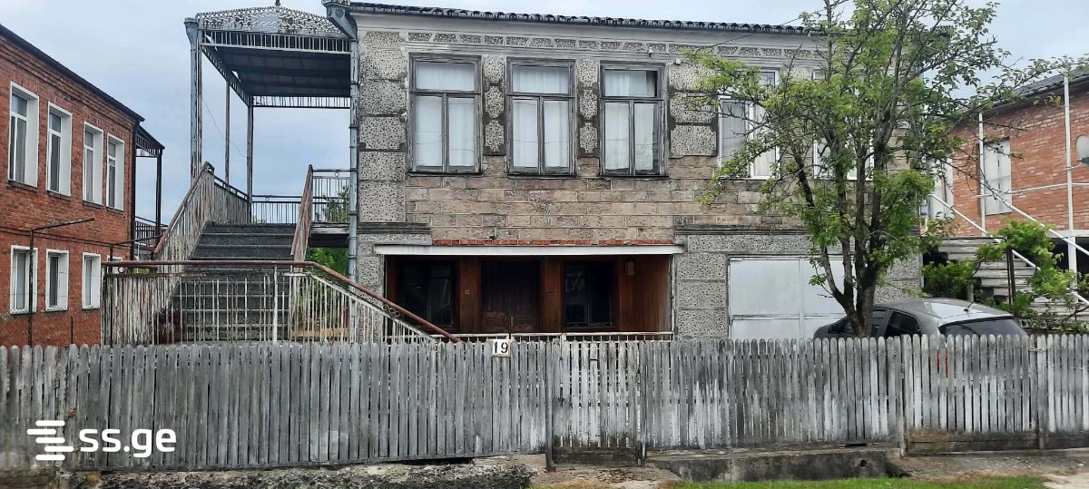 7 Room Private House For Sale view 3