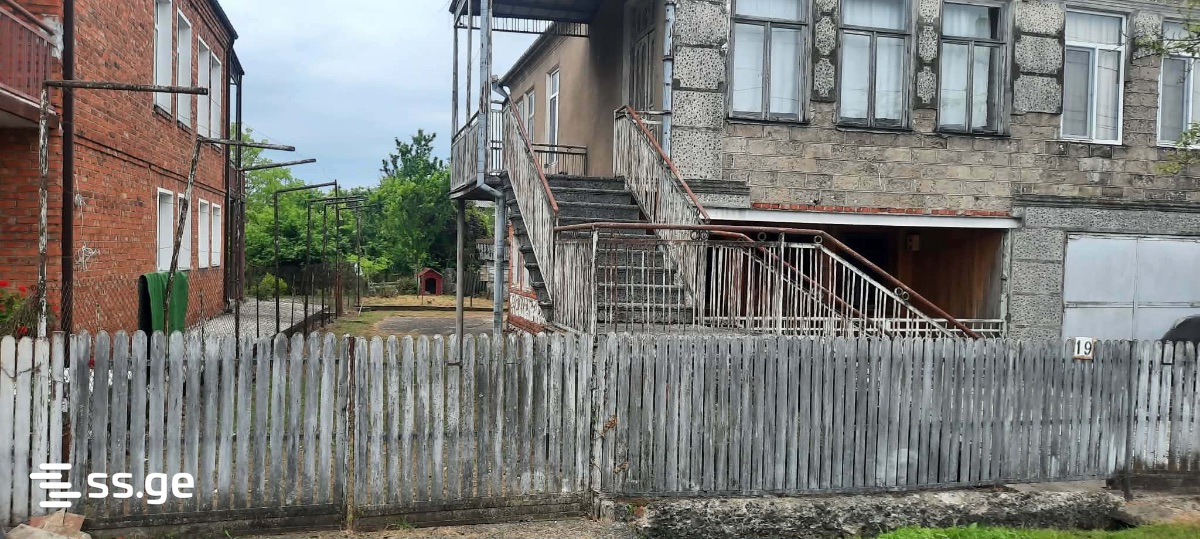 7 Room Private House For Sale view 2