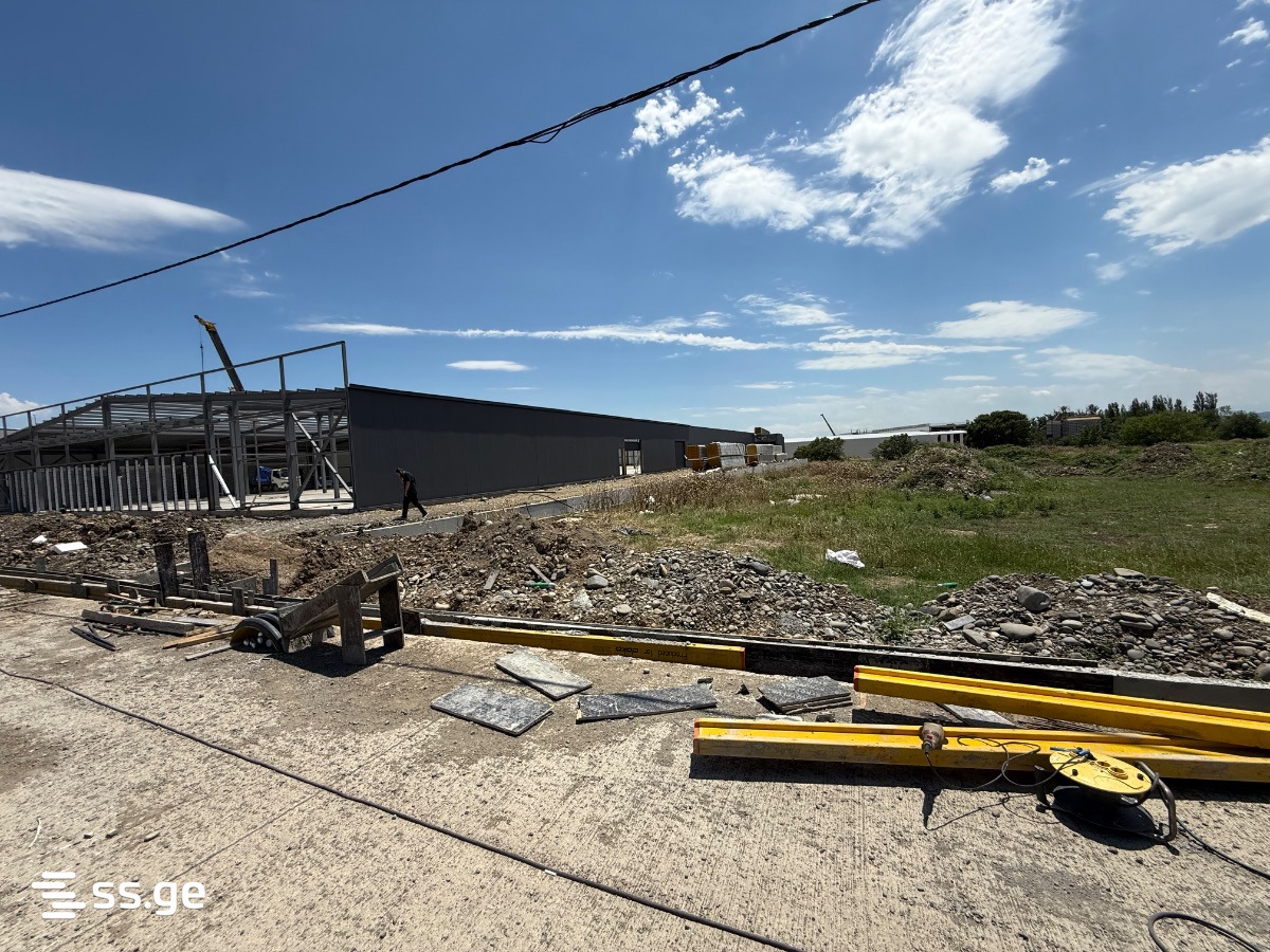 Store-Industrial Property For Rent. Gamarjveba view 4