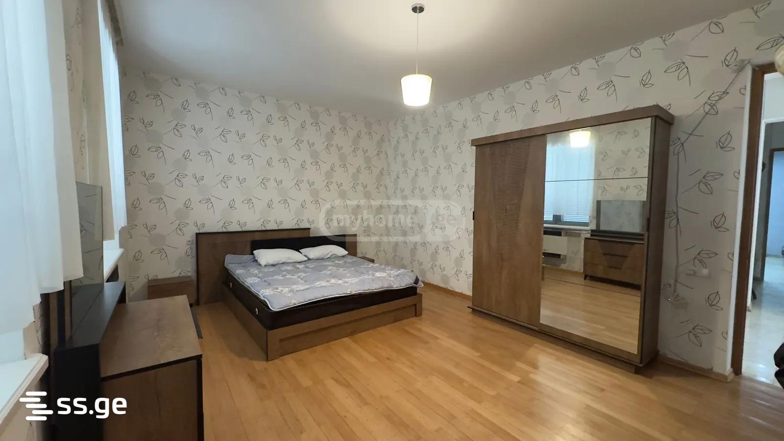 9 Room Summer Cottage For Rent. Mtatsminda view 1
