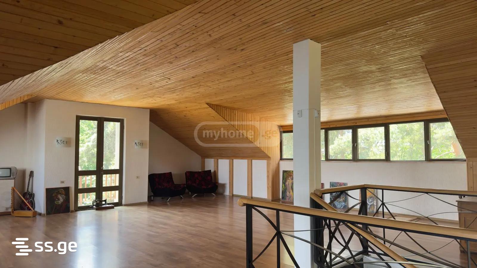 9 Room Summer Cottage For Rent. Mtatsminda view 6