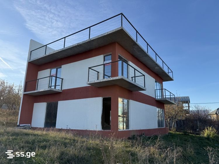 8 Room Private House For Sale view 1