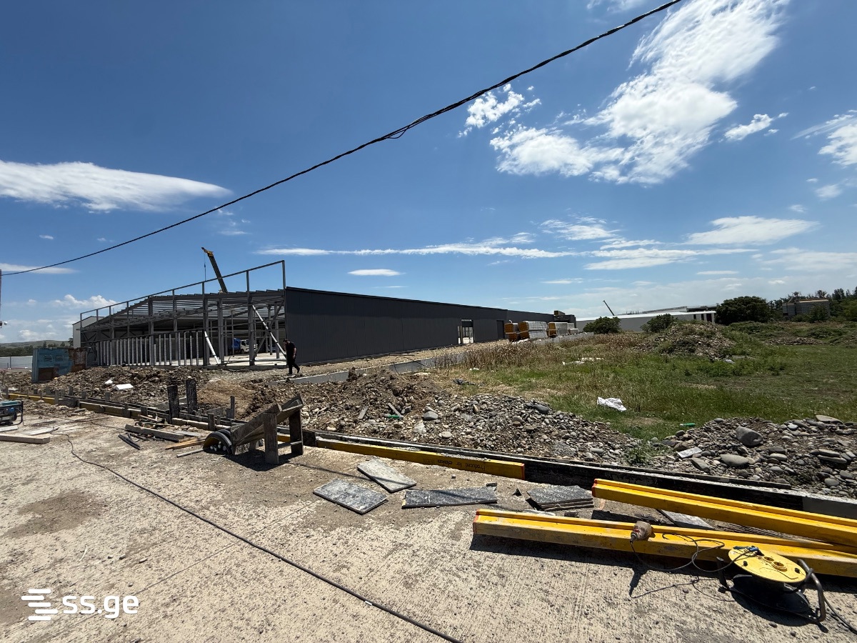 Store-Industrial Property For Rent. Gamarjveba view 4