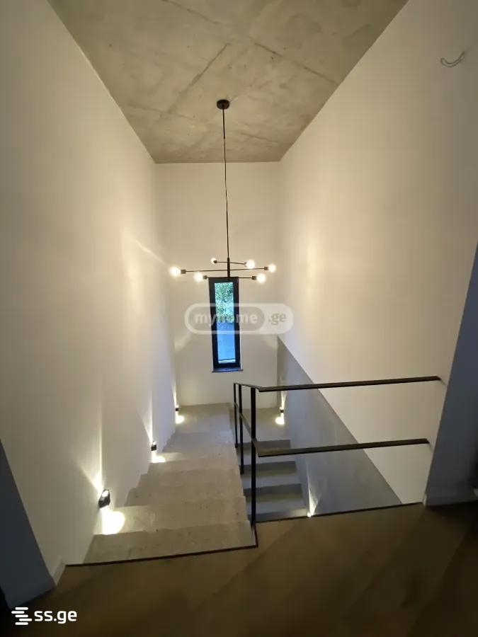 5 Room Summer Cottage For Rent. Mtatsminda view 4