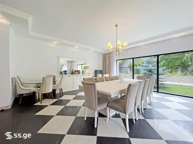 7 Room Private House For Sale view 3