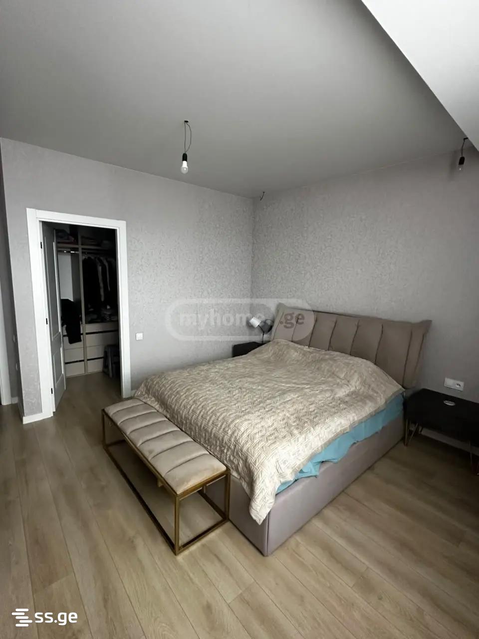 7 room Private House For Rent. Isani - Aanzicht 2
