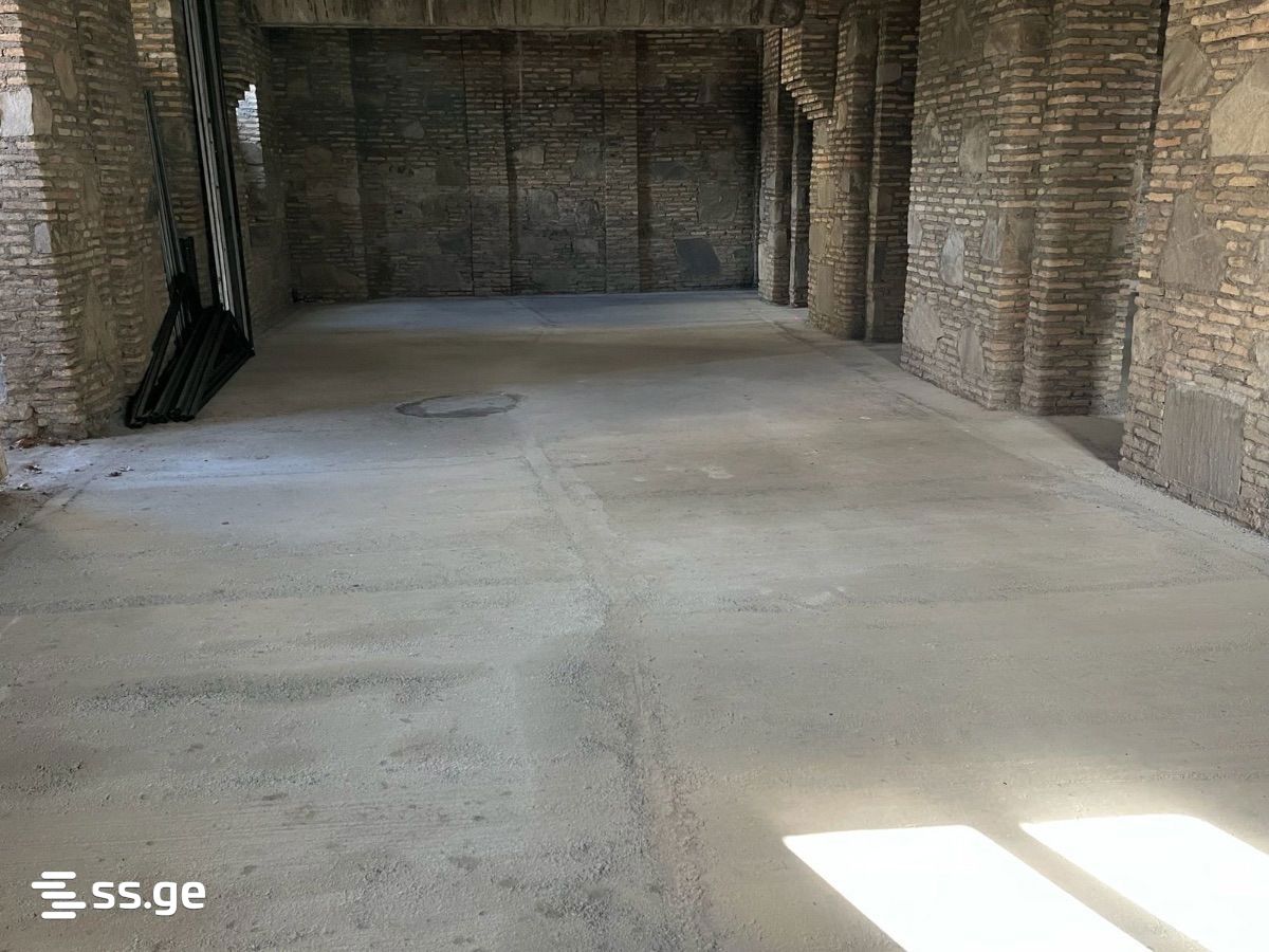 Commercial Space For Sale. Gori view 5