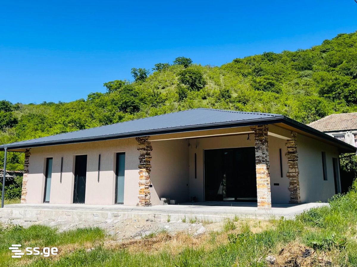 6 Room Private House For Sale view 1