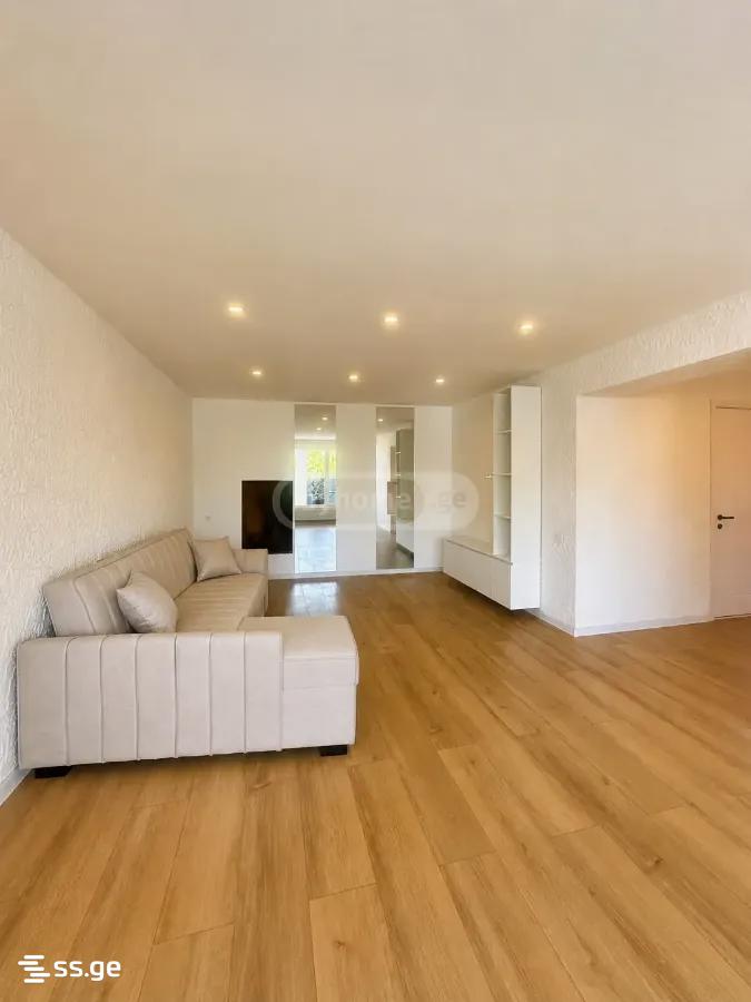 6 Room Private House For Sale view 2