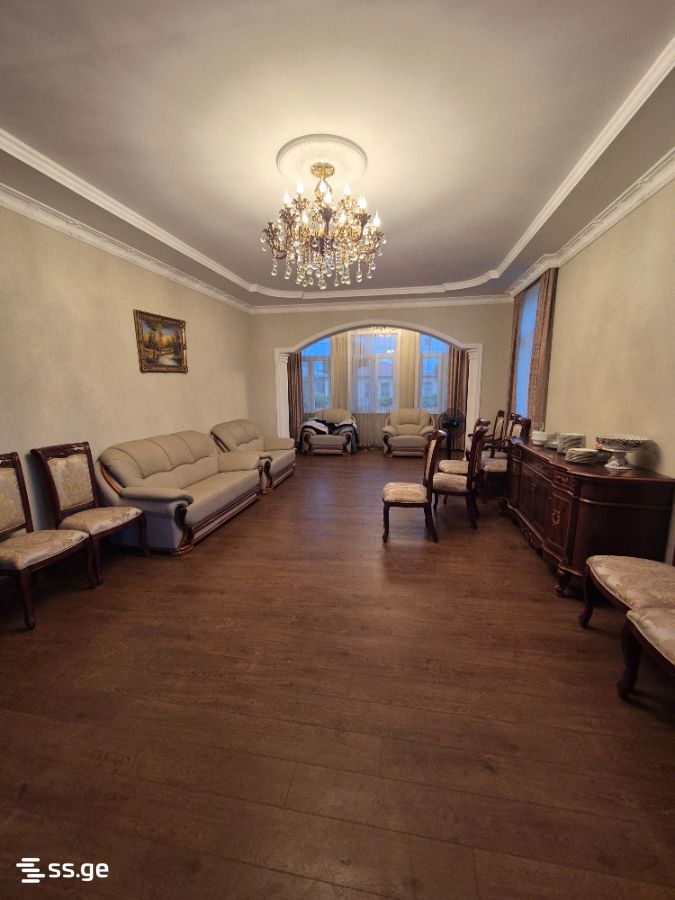 7 Room Private House For Sale view 2
